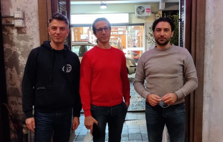 I tre soci di Lievito: da sinistra, Francesco Donato, super esperto di birra, Rocco Caridi, panificatore e "alchimista" della lievitazione, e Domenico Bagnato che si occupa degli aspetti gestionali