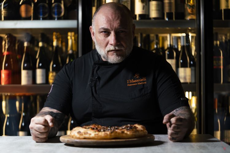 Francesco Martucci, classe 1979, è lo chef pizzai