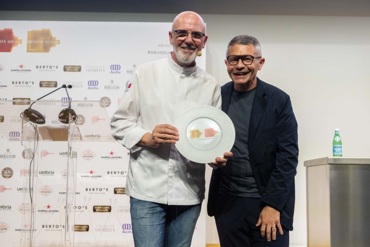 Franco Pepe premiato a Identità Milano da Michele