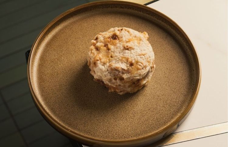 In carta non possono mancare i tradizionali fritti: ecco la Frittatina di pasta con bucatini, besciamella, prosciutto cotto, provola e pecorino romano