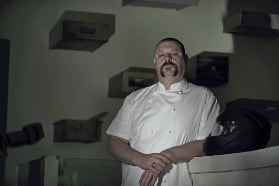 MISTER MEZZA PORZIONE. Matteo Fronduti, chef di Manna a Milano, nel ritratto di Due Ruote e cucchiaio.it
