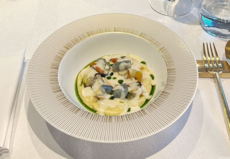 Frutti di mare, patata affumicata, bavarese ai crostacei, olio al prezzemolo