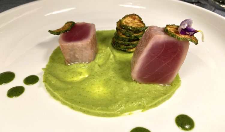 Tonno pinna gialla crudo e cotto, zucchine alla scapece, emulsione alla menta 
