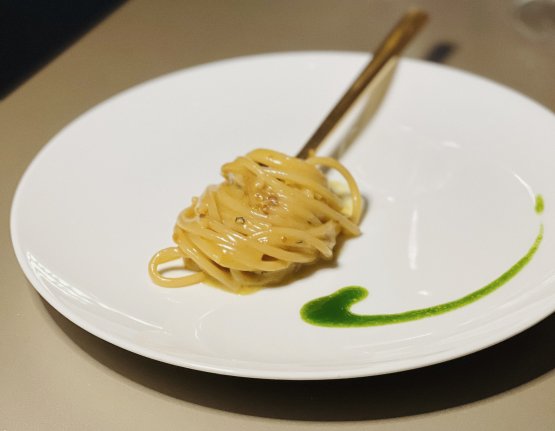L'insolito e graditissimo pre-dessert di Alfonso Caputo, gli Spaghetti alla Nerano, piatto signature de La Taverna del Capitano
