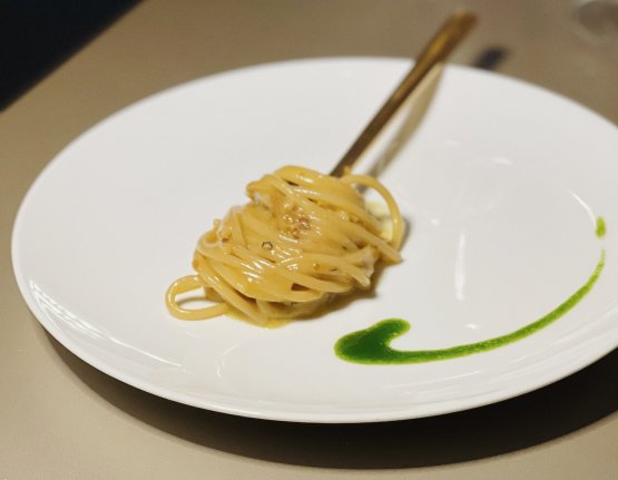 L'insolito e graditissimo pre-dessert di Alfonso Caputo, gli Spaghetti alla Nerano, piatto signature de La Taverna del Capitano
