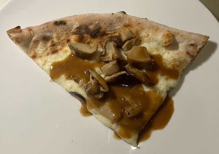 Funghi e fondo di Irina Steccanella
