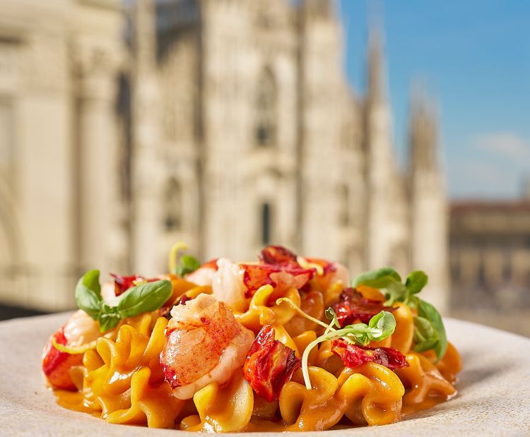 Eliche all'astice con il Duomo sullo sfondo: �