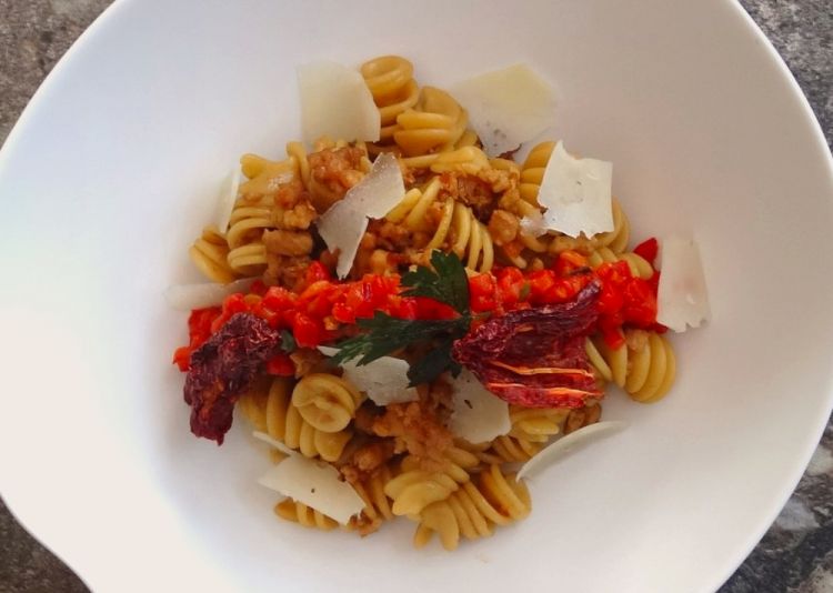 Fusillo del Trentino con ragù di coniglio e peperone arrosto sbucciato
