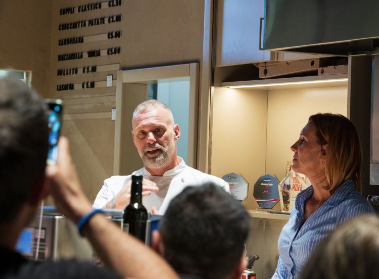 Gabriele Bonci alla festa d'inaugurazione
