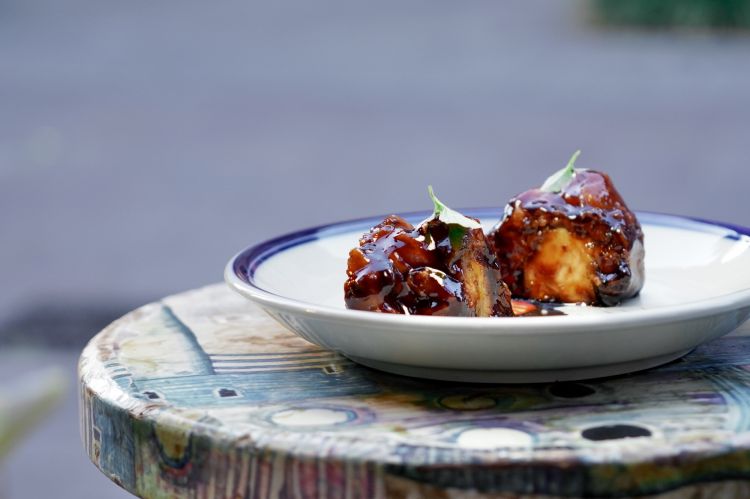 Galletto crispy, yuzucosho e basilico thai
