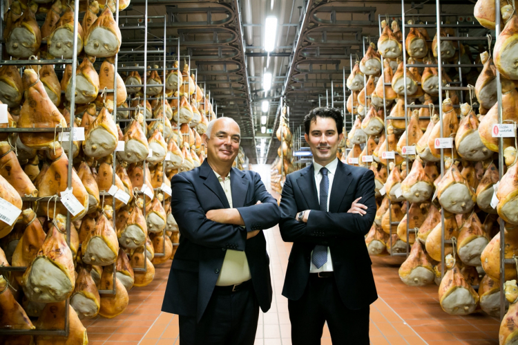 Carlo e Federico Galloni, uno dei suoi tre figli (poi ci sono Francesco e Luca). Federico Galloni è anche vicepresidente del Consorzio del Prosciutto di Parma
