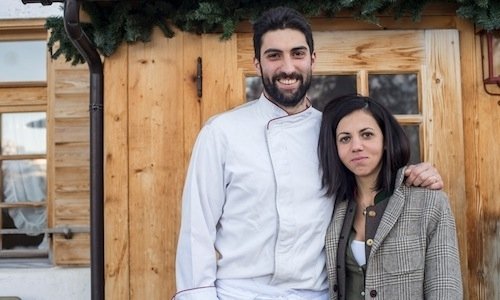 Riccardo Gaspari e la compagna Ludovica Rubbini, ampezzano lui e bolognese lei, cuoco e donna di sala dell'agriturismo El Brite de Larieto ("La baita tra i larici", telefono +39.368.7008083)