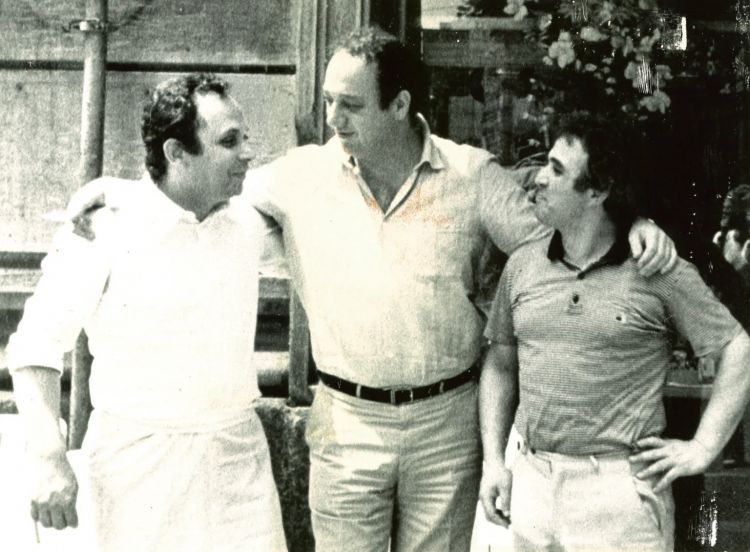 Beppe Viola, al centro, da Gattullo
