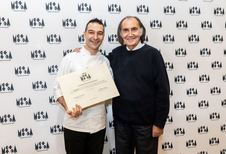 Gavino Sanna con Gavino Piu, vincitore della prima edizione del Premio Mesa
