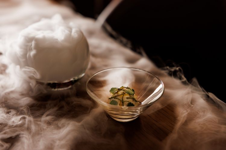 Gelato di ostrica, lattuga e limone fermentato, salicornia disidrata e estratto di mela verde e sedano 

