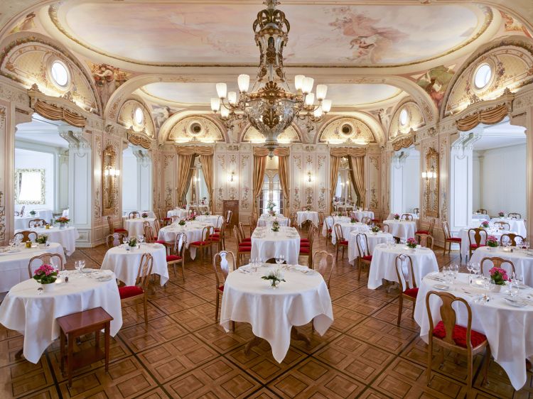 Il salone del Grand Restaurant, che risale al 1872
