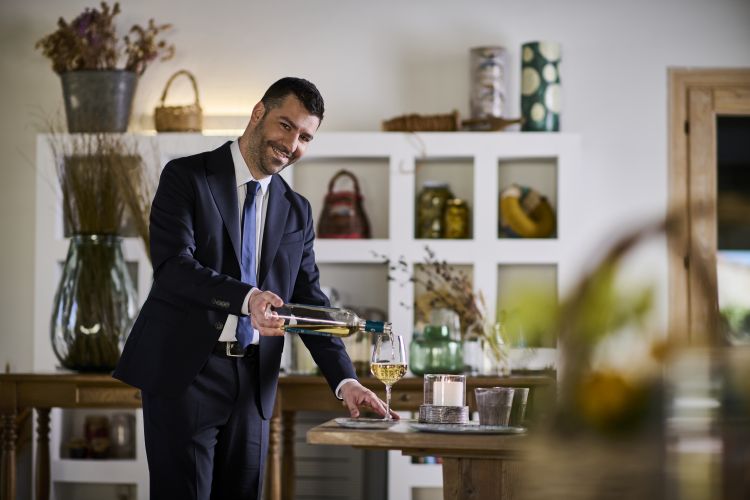 Giacomo Serreli, restaurant manager e sommelier, autore di una carta dei vini attenta alle piccole cantine isolane