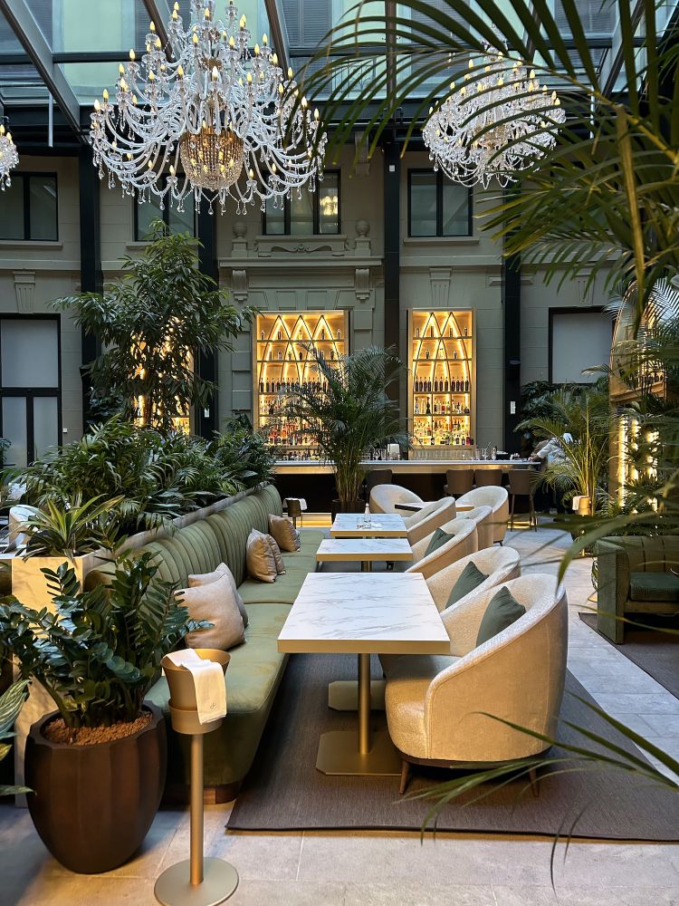 Il nuovo Giardino Cordusio, appena inaugurato all'interno di Palazzo Cordusio Gran Meliá, nel cuore di Milano