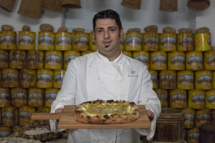 Gioacchino Gargano e il suo sfincione bagherese. Foto Benedetto Tarantino
