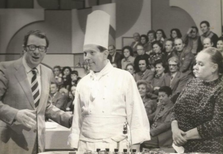 Giorgio Gioco on TV in 1976, 'invited to tell how to prepare omelettes on TV show A tavola alle 7, a sort of culinary version of Non è mai troppo tardi', his son Antonio explained. With Giorgio can be recognised Luigi Veronelli and Ave Ninchi 

 
