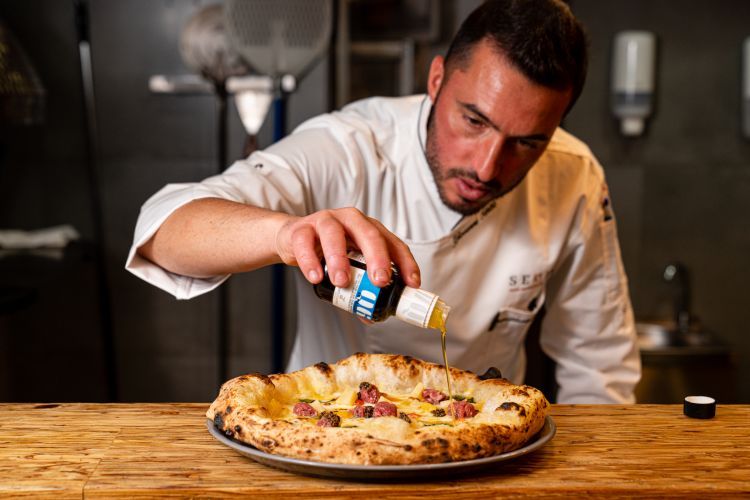 Giovanni Senese, classe 1985, napoeltano adottato dalla Liguria, è patron e pizzachef della Pizzeria Senese a Sanremo. Foto Aromi.Group
