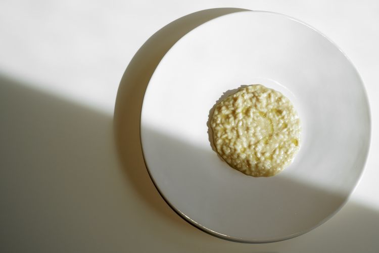 Riso al cordyceps, interessantissimo, con sentori umami, di terra, di muffe, di tartufo. Non è simpatico da dire, ma il cordyceps è un fungo parassita degli insetti