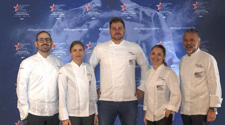 La giuria italiana composta, da sinistra, da Davide Di Fabio, Isabella Potì, Matteo Metullio, Karime Lopez e il presidente Giancarlo Perbellini