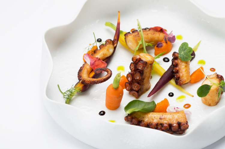 Polpo glassato in salsa teriyaki, variazione di carote profumate allo zenzero