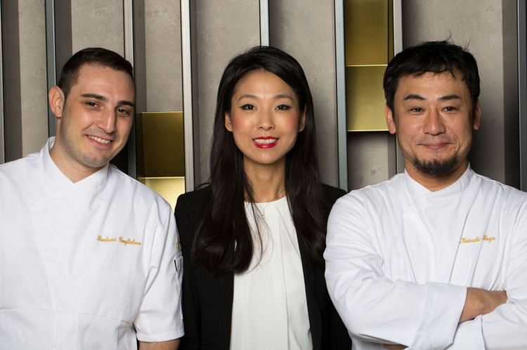I due chef con Giulia Liu, la cortesia fatta a persona