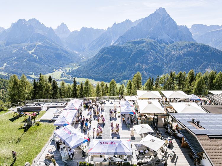 Un panorama incredibile in una giornata tersa e assolata ha fatto da cornice al Mountain Food Festival, ultimo appuntamento del Dolomiti Gourmet Festival