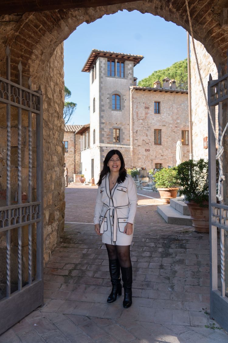 Graziella Arba general manager di Castel Monastero, 5 stelle sulle colline del Chianti, ha guidato il resort ad ottenere la Stella e la Chiave Michelin