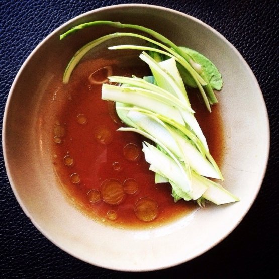 Green asparagus with cream of peas by Jan Tournier