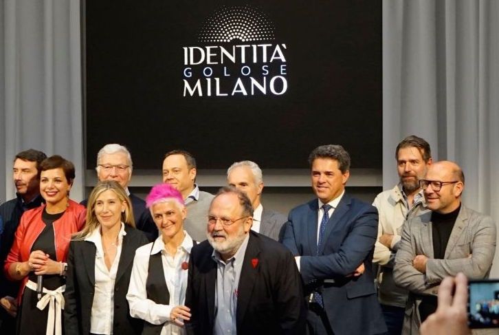 Foto di gruppo al termine della firma del protoco