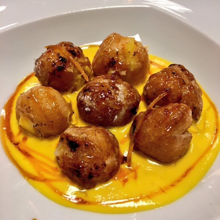Bignè fritti e caramellati alla crema di mandarino