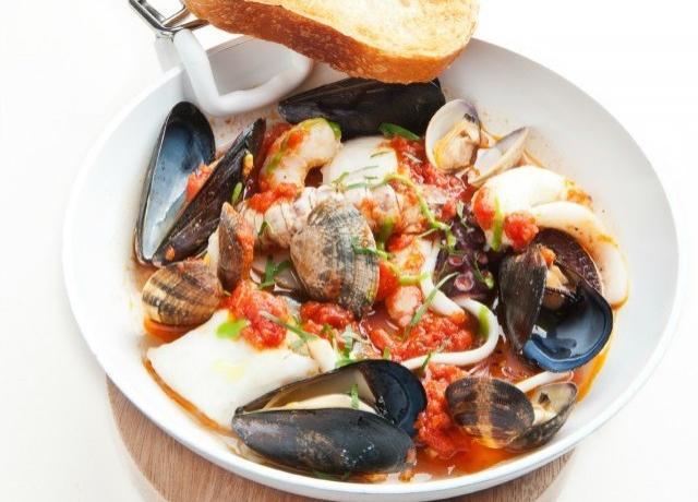 Guazzetto di pesci molluschi e crostacei, sentori di anice stellato