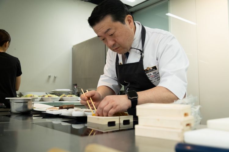 Hirotoshi Ogawa al lavoro