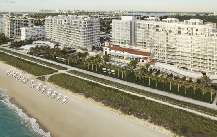 Il complesso fronte-oceano del Four Seaons Hotel at The Surf Club a North Beach, Miami (foto Four Seasons)
