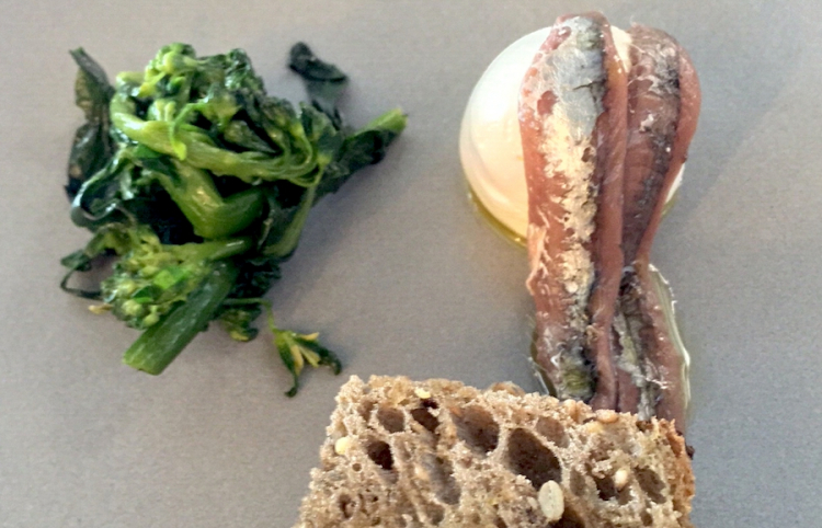 Bread, butter, anchovies and wild mugnoli, a tasting offered by Viviana Varese when they presented Grani Futuri in May in Milan

