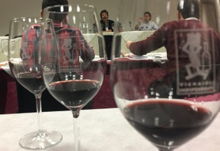 Tra i vini di punta, il Rosso Faye (Cabernet Sauvignon al 50%, Cabernet Franc, Merlot e Lagrein). Esemplare il millesimo 1990