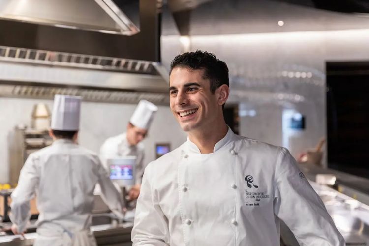 Iacopo Iualè, 34 anni, toscano di Cecina, chef del ristorante Alain Ducasse all'interno dell'hotel Romeo a Roma