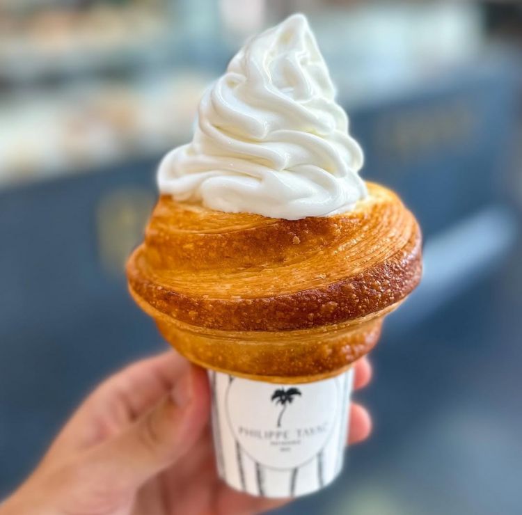 L'Ice Croissant di Philippe Tayac, della Philippe Tayac Pâtisserie a Nizza 
