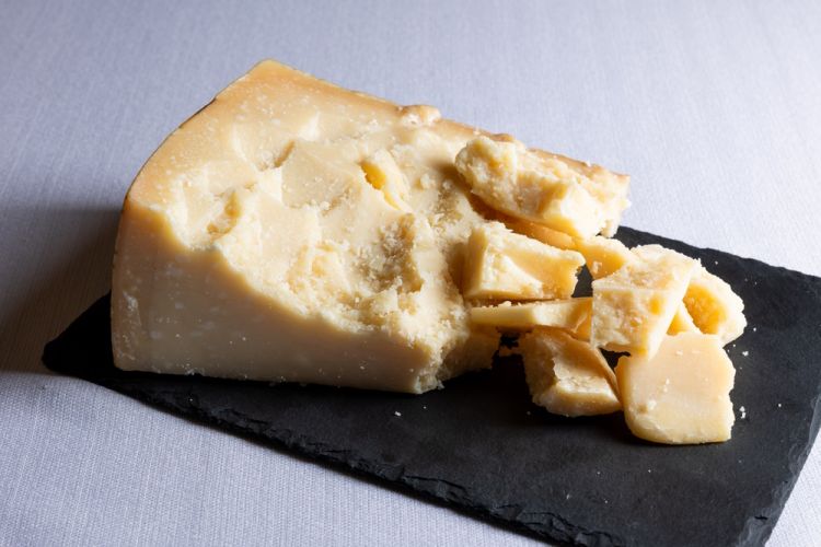 L'aperitivo che ha introdotto la cena &egrave; stato arricchito da due dei nostri partner: il Consorzio del Parmigiano Reggiano...
