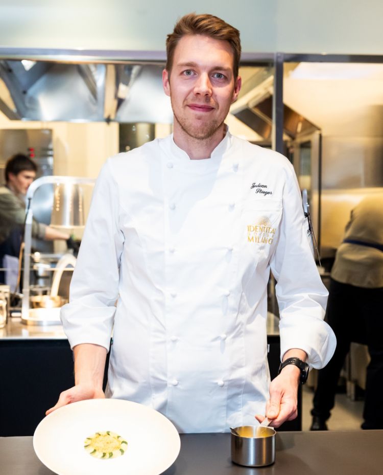 Julian Stieger con uno dei suoi piatti, il Nasello