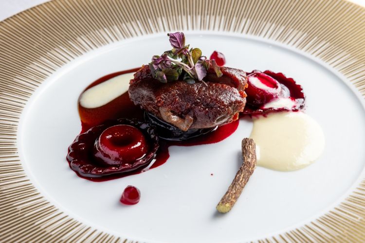 Barbabietola, piccione Mi&eacute;ral, formaggio alpino, liquirizia&nbsp;-&nbsp;Michael Mayr
