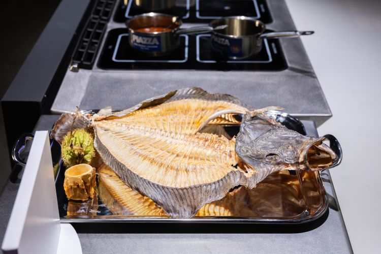 Moreno Cedroni usa interamente il pesce da sempre, ecco perchè la sua cucina è nauralmente sostenibile