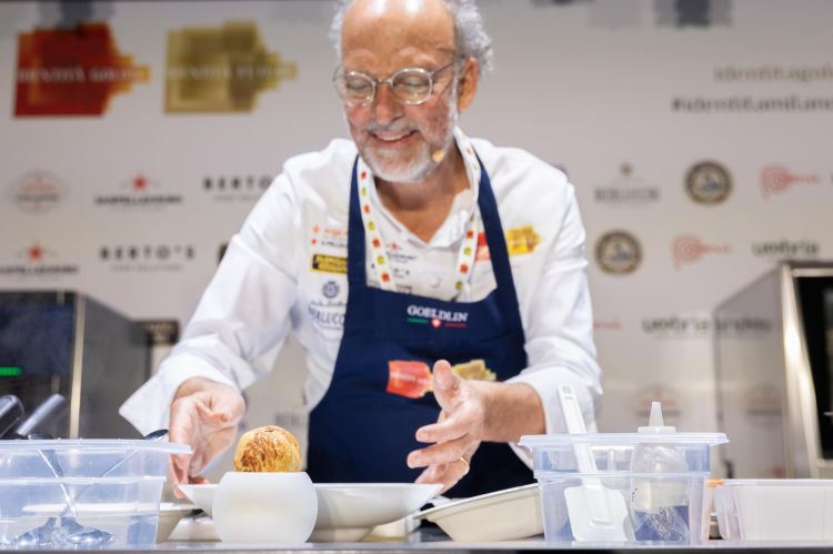 Moreno Cedroni e la sua sfera di pan brioche, che cambia anima di anno in anno