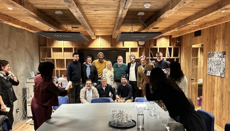 Foto di gruppo per gli chef impegnati per il talk 