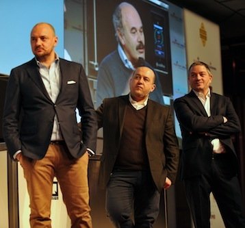 Beppe Palmieri, Alessandro Pipero, Marco Reitano, mastermaitres. On the screen behind, Oscar Farinetti