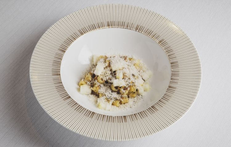 Andrea Antonini: Pasta, burro e Parmigiano Reggiano, cedro e polline