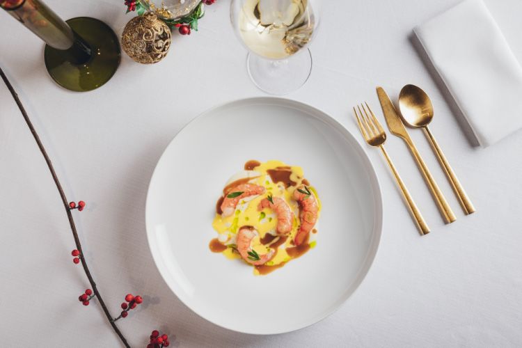 Gambero rosso con bernese, fagioli di Pigna e finocchietto di mare